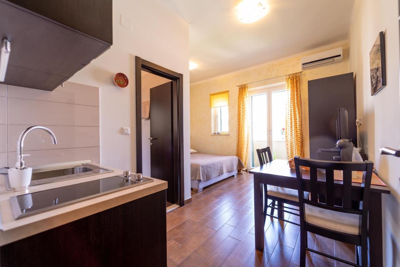 Apartments Naja Split Exterior photo